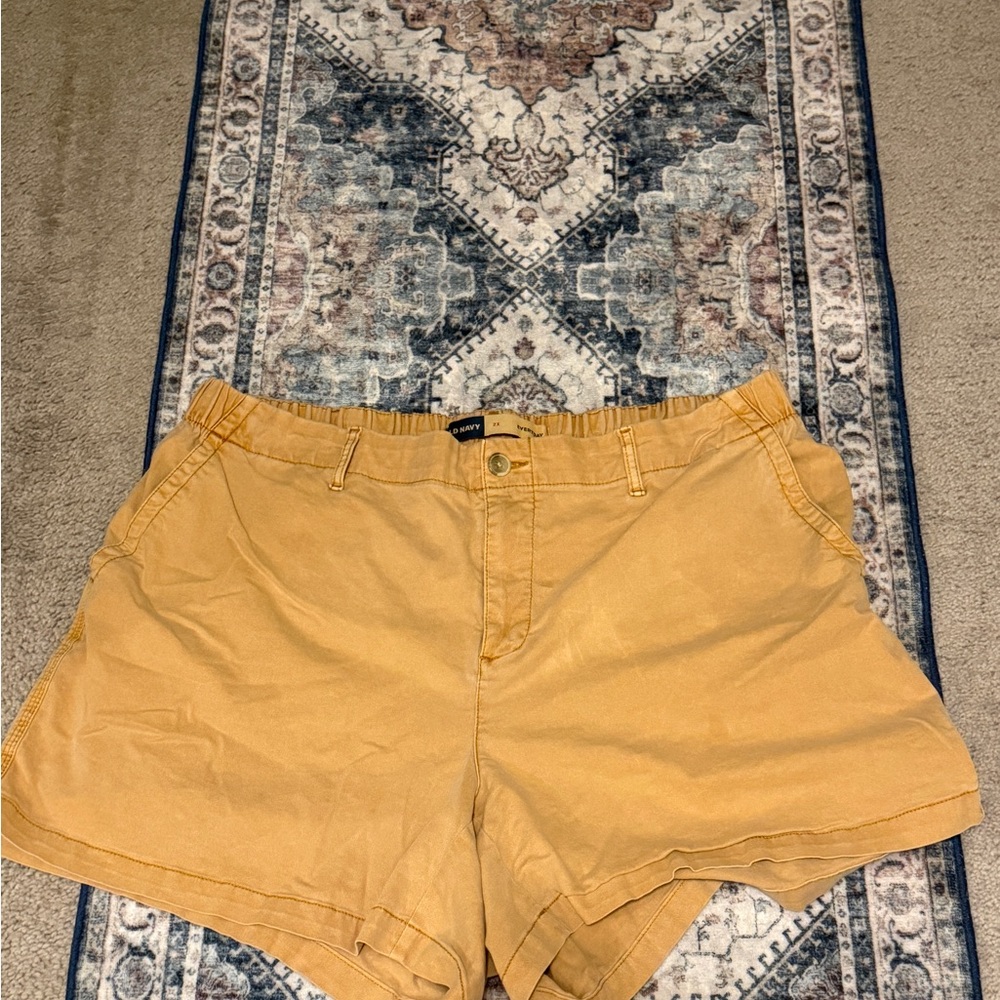 Old Navy Gold Everyday Chino Shorts 3 in